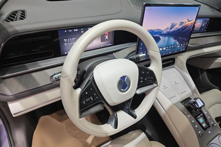 Used Denza N7 2025 630 All-Wheel Drive Intelligent Driving Dual-Laser Flagship Edition Center Console