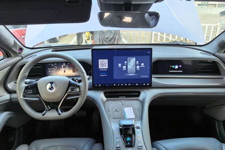 Used Denza N7 2025 630 All-Wheel Drive Intelligent Driving Dual-Laser Flagship Edition Center Console