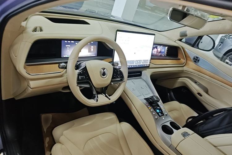 Used Denza N7 2025 630 All-Wheel Drive Intelligent Driving Dual-Laser Flagship Edition Center Console