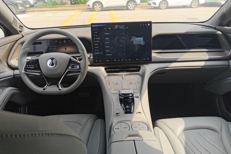 Used Denza N7 2025 630 All-Wheel Drive Intelligent Driving Dual-Laser Flagship Edition Center Console