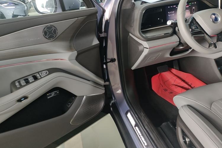 Used Denza N7 2025 630 All-Wheel Drive Intelligent Driving Dual-Laser Flagship Edition Driver Seat