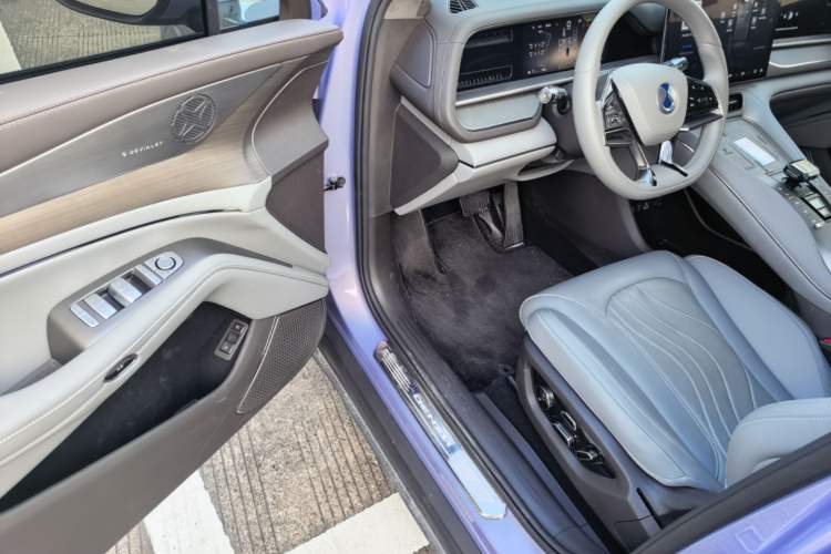 Used Denza N7 2025 630 All-Wheel Drive Intelligent Driving Dual-Laser Flagship Edition Driver Seat