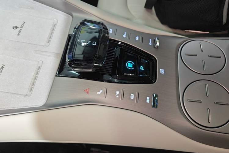 Used Denza N7 2025 630 All-Wheel Drive Intelligent Driving Dual-Laser Flagship Edition Gear Lever