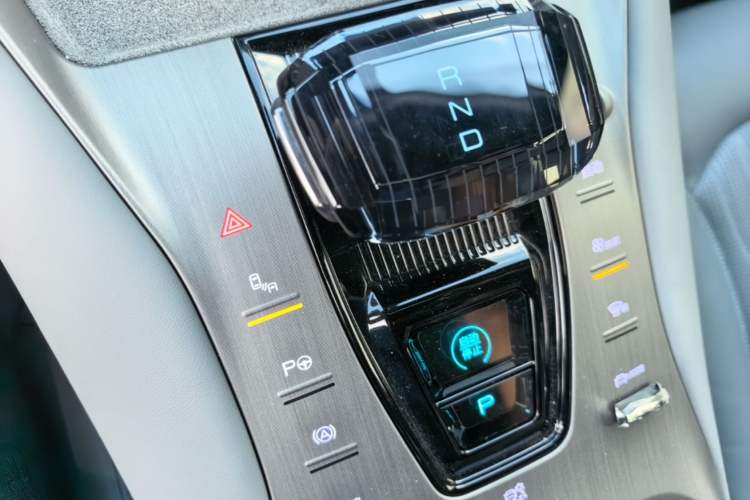 Used Denza N7 2025 630 All-Wheel Drive Intelligent Driving Dual-Laser Flagship Edition Gear Lever