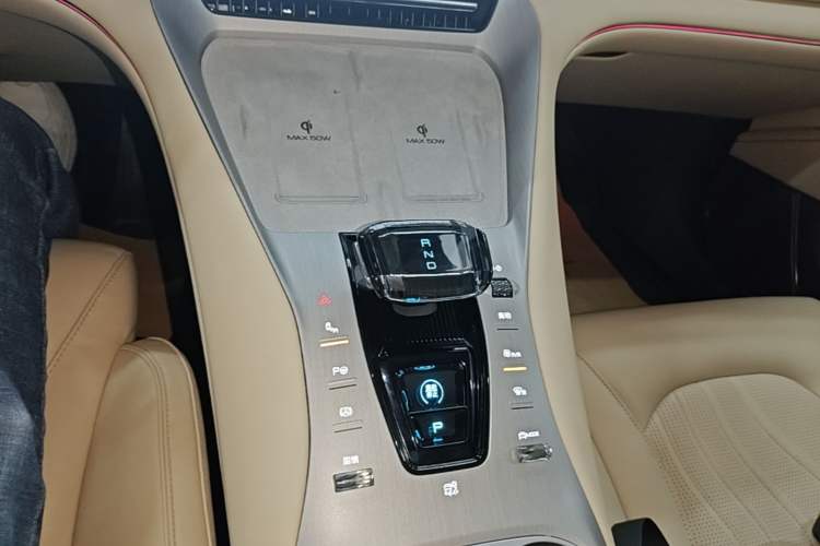 Used Denza N7 2025 630 All-Wheel Drive Intelligent Driving Dual-Laser Flagship Edition Gear Lever