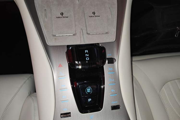 Used Denza N7 2025 702 Intelligent Driving Dual-Laser Luxury Edition Gear Lever