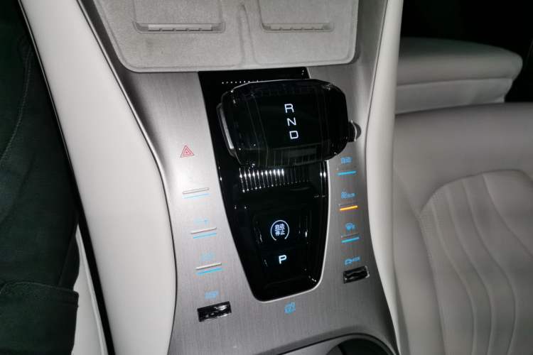 Used Denza N7 2025 702 Intelligent Driving Dual-Laser Luxury Edition Gear Lever