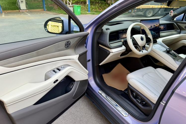 Used Denza N7 2025 630 All-Wheel Drive Intelligent Driving Dual-Laser Flagship Edition Interior 3