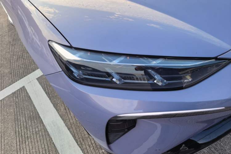 Used Denza N7 2025 630 All-Wheel Drive Intelligent Driving Dual-Laser Flagship Edition Right Front Headlight