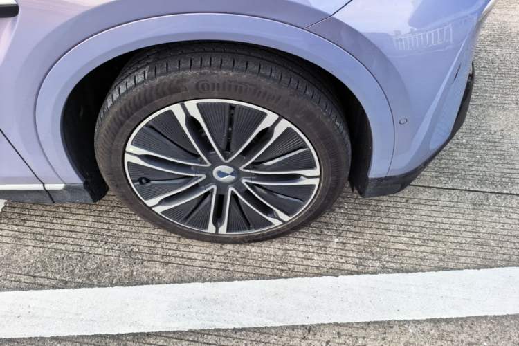 Used Denza N7 2025 630 All-Wheel Drive Intelligent Driving Dual-Laser Flagship Edition Right Front Wheel Hub