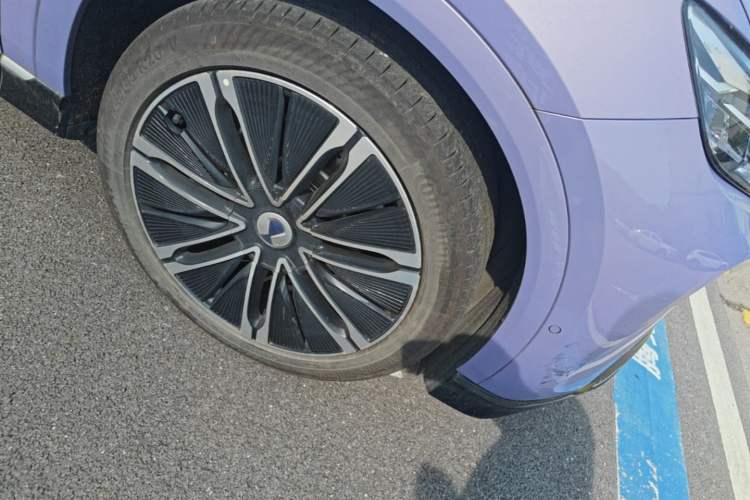 Used Denza N7 2025 630 All-Wheel Drive Intelligent Driving Dual-Laser Flagship Edition Right Front Wheel Hub