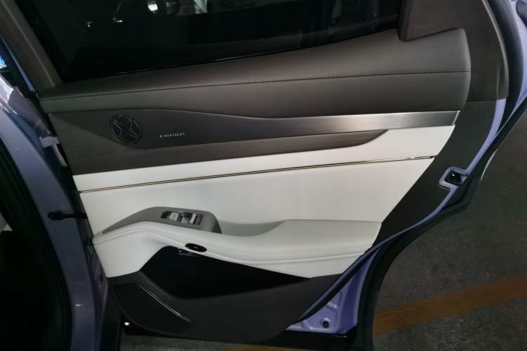 Used Denza N7 2025 702 Intelligent Driving Dual-Laser Luxury Edition Right Rear Door Interior