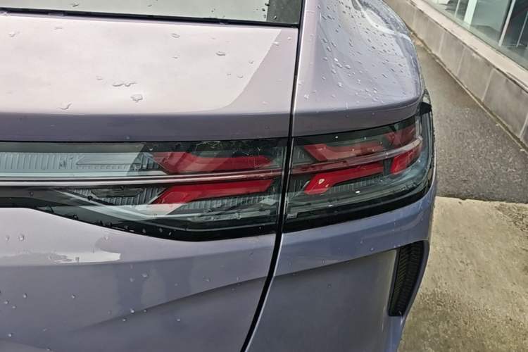 Used Denza N7 2025 630 All-Wheel Drive Intelligent Driving Dual-Laser Flagship Edition Right Rear Taillight