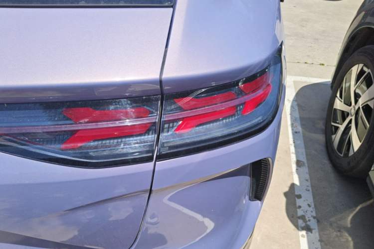 Used Denza N7 2025 630 All-Wheel Drive Intelligent Driving Dual-Laser Flagship Edition Right Rear Taillight