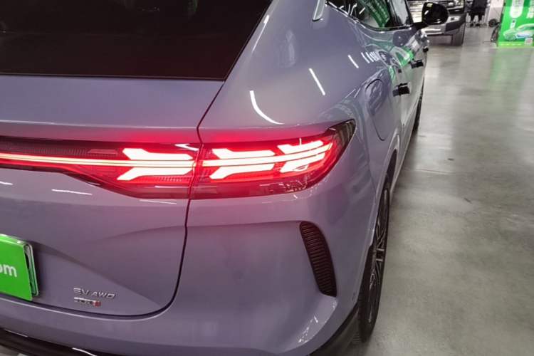 Used Denza N7 2025 630 All-Wheel Drive Intelligent Driving Dual-Laser Flagship Edition Right Rear Taillight
