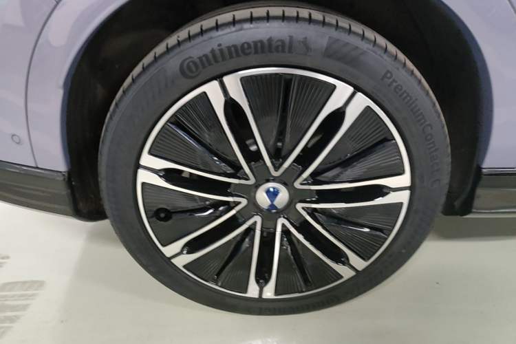 Used Denza N7 2025 630 All-Wheel Drive Intelligent Driving Dual-Laser Flagship Edition Right Rear Wheel Hub