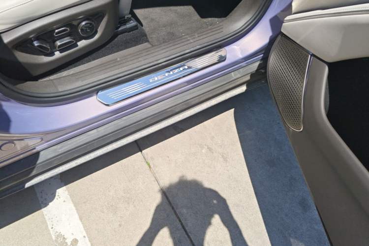 Used Denza N7 2025 630 All-Wheel Drive Intelligent Driving Dual-Laser Flagship Edition Right Side Sill