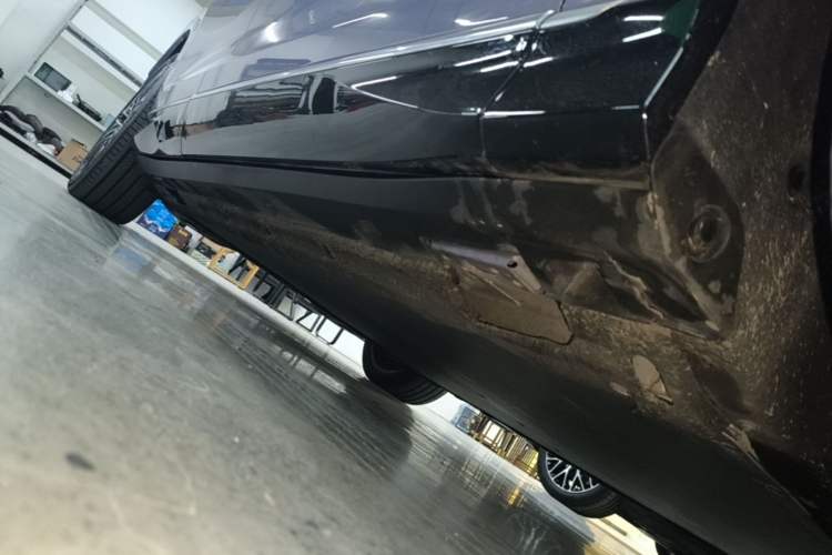 Used Denza N7 2025 630 All-Wheel Drive Intelligent Driving Dual-Laser Flagship Edition Right Side Sill