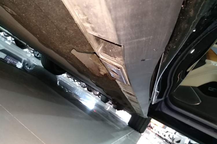 Used Denza N7 2025 630 All-Wheel Drive Intelligent Driving Dual-Laser Flagship Edition Right Side Sill