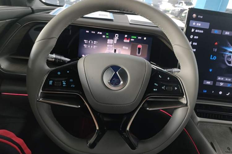 Used Denza N7 2025 630 All-Wheel Drive Intelligent Driving Dual-Laser Flagship Edition Steering Wheel