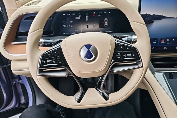 Used Denza N7 2025 630 All-Wheel Drive Intelligent Driving Dual-Laser Flagship Edition Steering Wheel