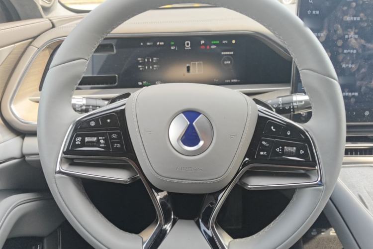 Used Denza N7 2025 630 All-Wheel Drive Intelligent Driving Dual-Laser Flagship Edition Steering Wheel