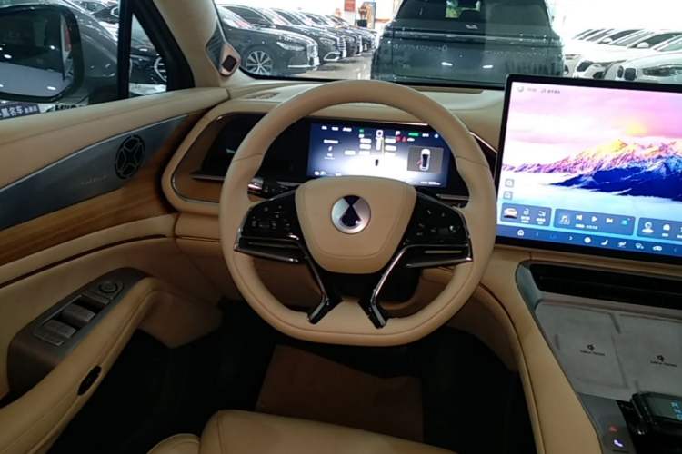 Used Denza N7 2025 630 All-Wheel Drive Intelligent Driving Dual-Laser Flagship Edition Steering Wheel