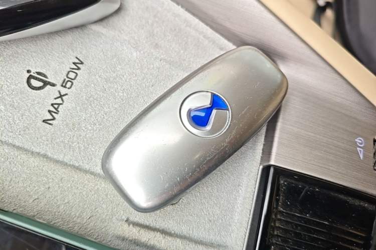 Used Denza N7 2025 630 All-Wheel Drive Intelligent Driving Dual-Laser Flagship Edition Vehicle Key