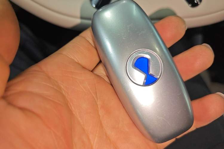 Used Denza N7 2025 630 All-Wheel Drive Intelligent Driving Dual-Laser Flagship Edition Vehicle Key
