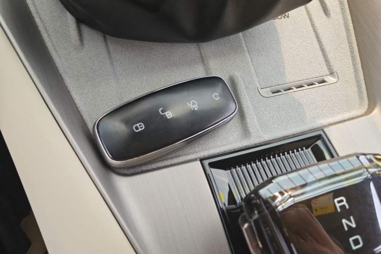 Used Denza N7 2025 630 All-Wheel Drive Intelligent Driving Dual-Laser Flagship Edition Vehicle Key