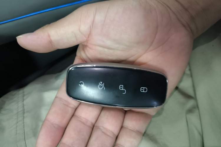 Used Denza N7 2025 630 All-Wheel Drive Intelligent Driving Dual-Laser Flagship Edition Vehicle Key