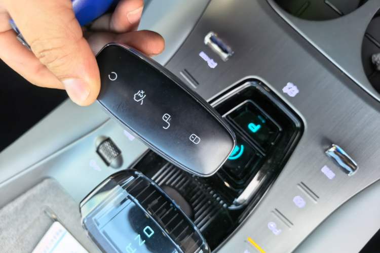 Used Denza N7 2025 630 All-Wheel Drive Intelligent Driving Dual-Laser Flagship Edition Vehicle Key