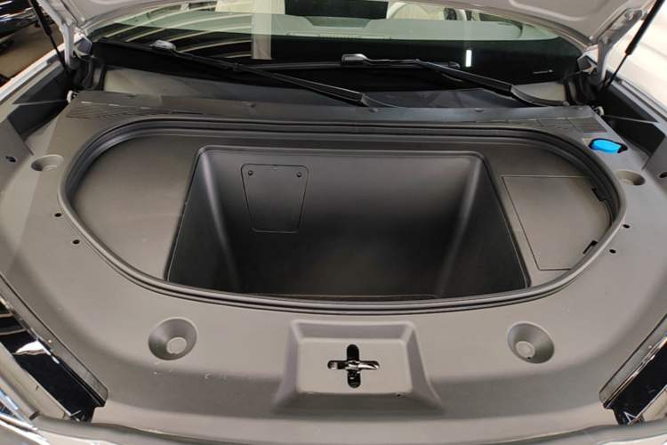 Used Denza N7 2025 702 Intelligent Driving Dual-Laser Luxury Edition Engine Bay