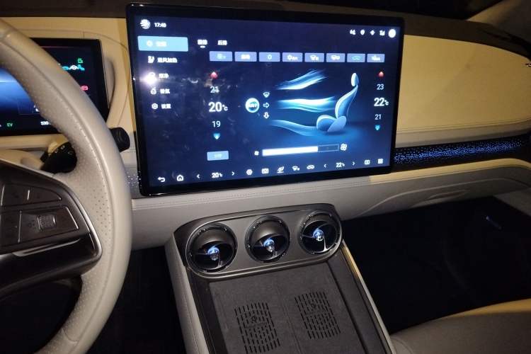 Used Denza N8 2023 Four-Wheel Drive Ultra-Hybrid Flagship Six-Seater Version Audio And AC Panel