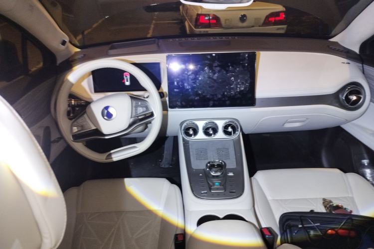 Used Denza N8 2023 Four-Wheel Drive Ultra-Hybrid Flagship Six-Seater Version Center Console