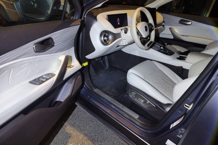 Used Denza N8 2023 Four-Wheel Drive Ultra-Hybrid Flagship Six-Seater Version Driver Seat