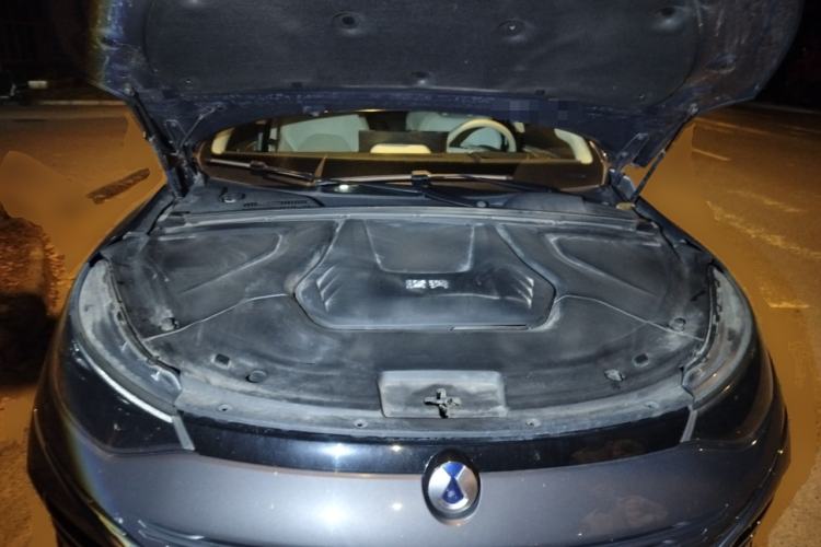 Used Denza N8 2023 Four-Wheel Drive Ultra-Hybrid Flagship Six-Seater Version Engine Bay