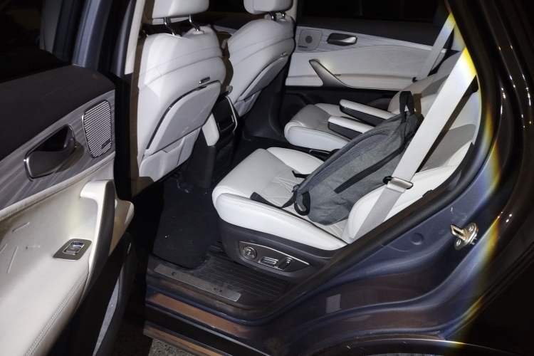 Used Denza N8 2023 Four-Wheel Drive Ultra-Hybrid Flagship Six-Seater Version Left Rear Seat