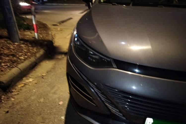 Used Denza N8 2023 Four-Wheel Drive Ultra-Hybrid Flagship Six-Seater Version Right Front Headlight