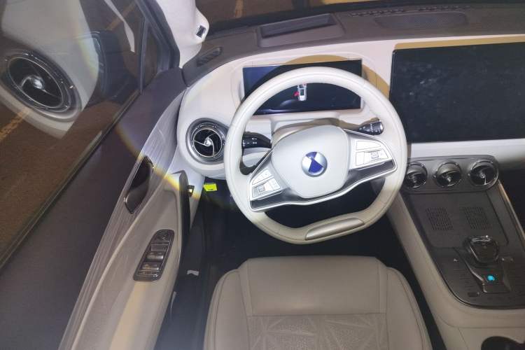 Used Denza N8 2023 Four-Wheel Drive Ultra-Hybrid Flagship Six-Seater Version Steering Wheel