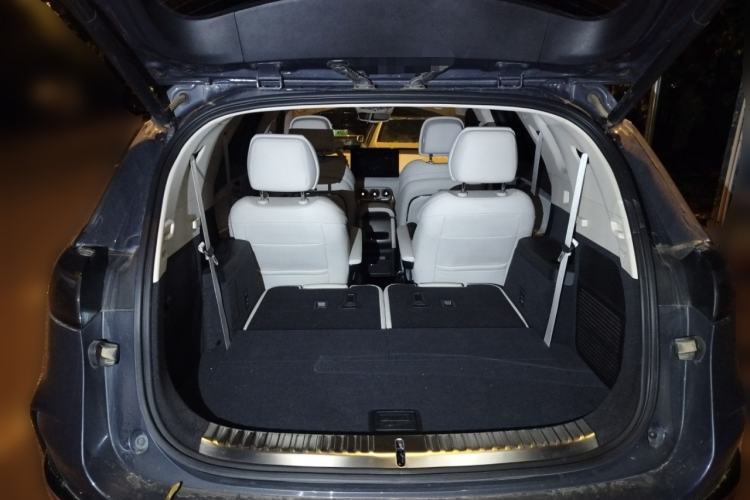 Used Denza N8 2023 Four-Wheel Drive Ultra-Hybrid Flagship Six-Seater Version Trunk