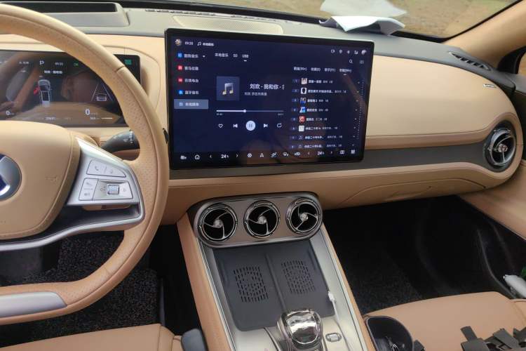 Used Denza N8 2023 Four-Wheel Drive Ultra-Hybrid Flagship Seven-Seater Version Audio And AC Panel