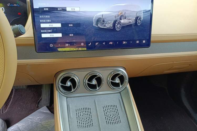 Used Denza N8 2023 Four-Wheel Drive Ultra-Hybrid Flagship Six-Seater Version Audio And AC Panel