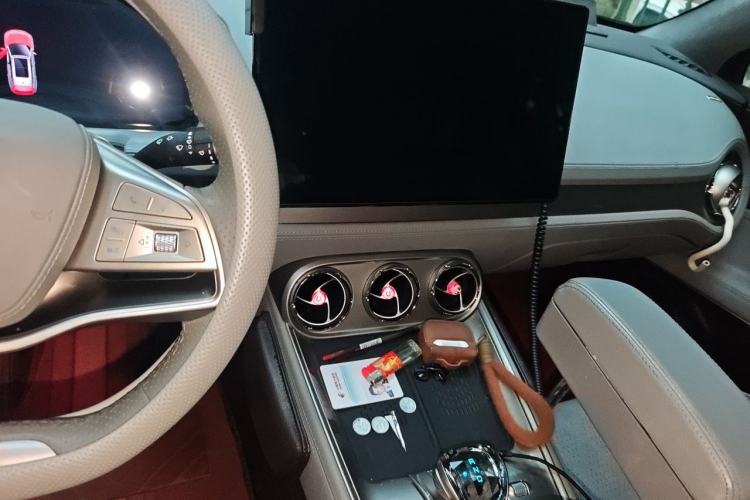 Used Denza N8 2023 Four-Wheel Drive Ultra-Hybrid Flagship Six-Seater Version Center Console
