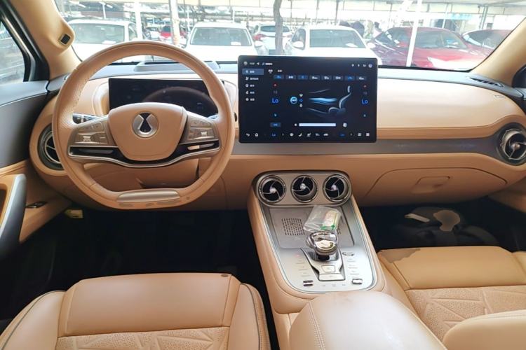 Used Denza N8 2023 Four-Wheel Drive Ultra-Hybrid Flagship Six-Seater Version Center Console