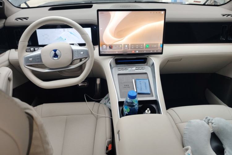 Used Denza N8 2023 Four-Wheel Drive Ultra-Hybrid Flagship Six-Seater Version Center Console