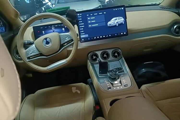 Used Denza N8 2023 Four-Wheel Drive Ultra-Hybrid Flagship Six-Seater Version Center Console