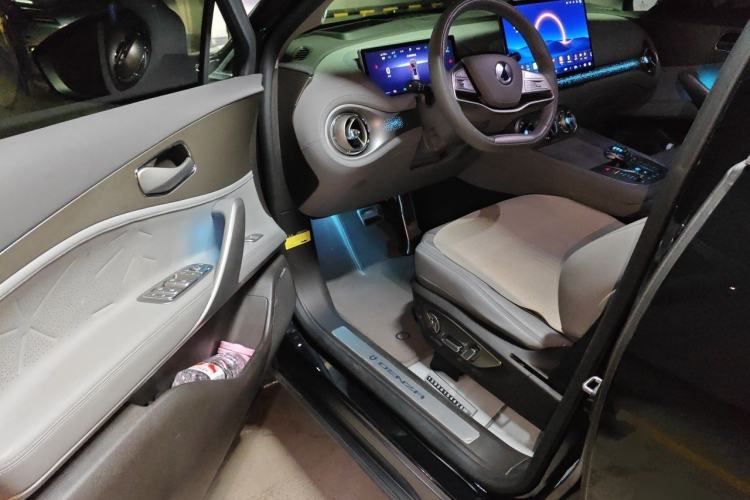 Used Denza N8 2023 Four-Wheel Drive Ultra-Hybrid Flagship Seven-Seater Version Driver Seat