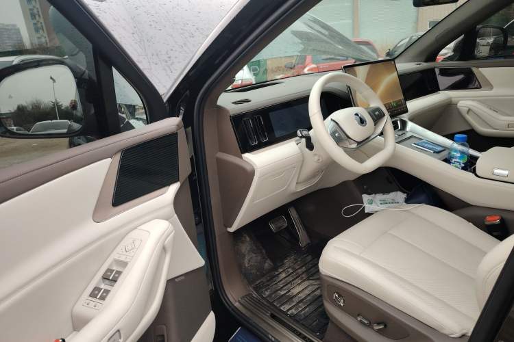Used Denza N8 2023 Four-Wheel Drive Ultra-Hybrid Flagship Six-Seater Version Driver Seat