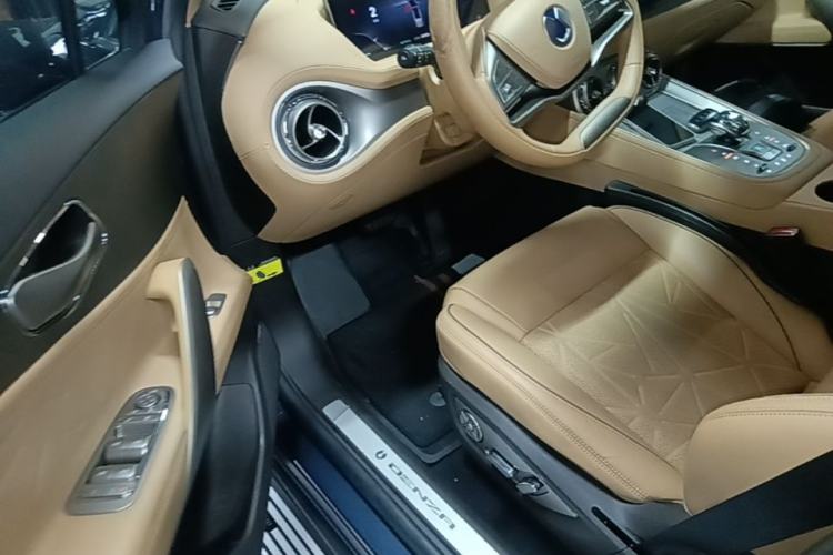 Used Denza N8 2023 Four-Wheel Drive Ultra-Hybrid Flagship Six-Seater Version Driver Seat